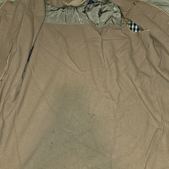 Burberrys Classic Beige Trench Coat - Picture 10 of 10